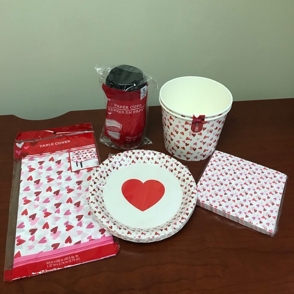 Greenbrier Other - Valentine Hearts 5 pc Party Set
